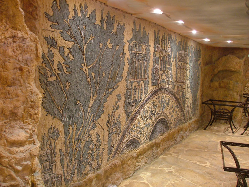 Relief mural & rockwork interior